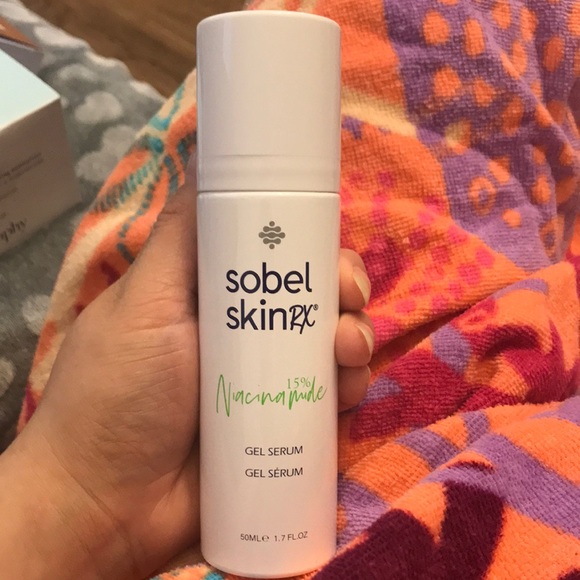 Gel serum, a pore minimizing multitasker - Picture 2 of 5